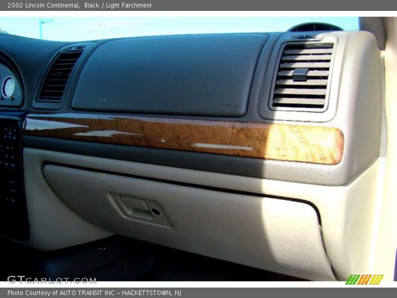 Black / Light Parchment 2002 Lincoln Continental