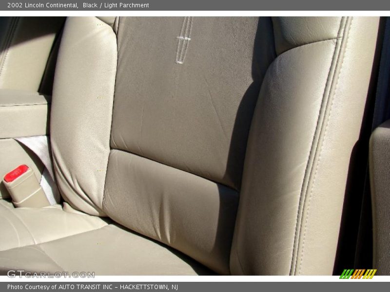 Black / Light Parchment 2002 Lincoln Continental