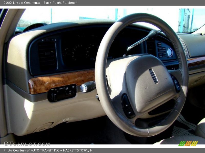 Black / Light Parchment 2002 Lincoln Continental