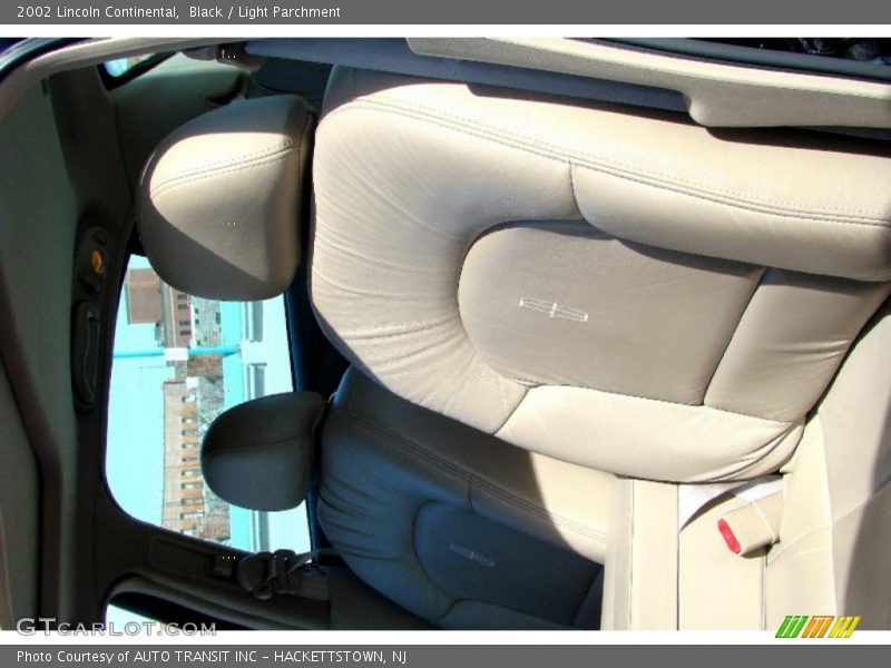 Black / Light Parchment 2002 Lincoln Continental