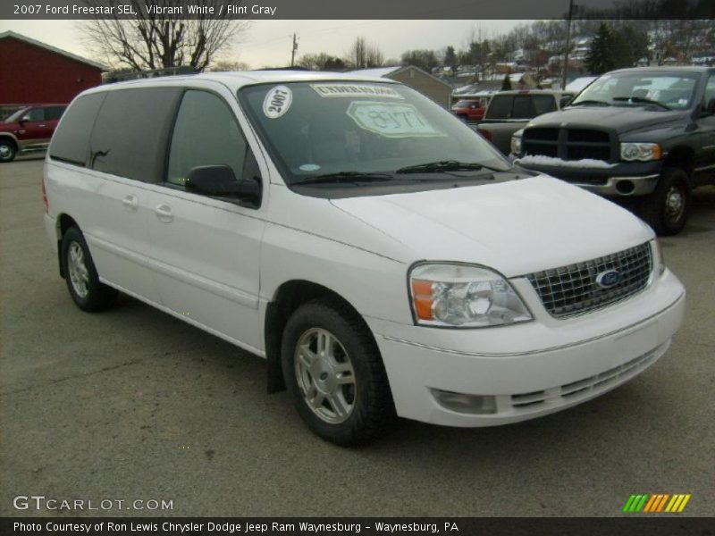 Front 3/4 View of 2007 Freestar SEL