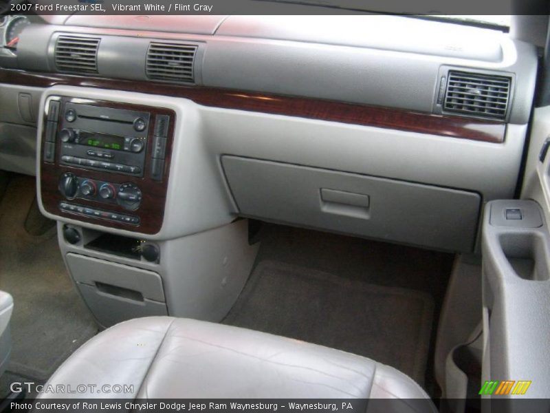 Vibrant White / Flint Gray 2007 Ford Freestar SEL