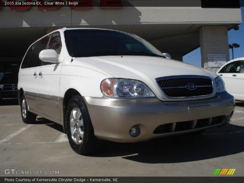 Clear White / Beige 2005 Kia Sedona EX