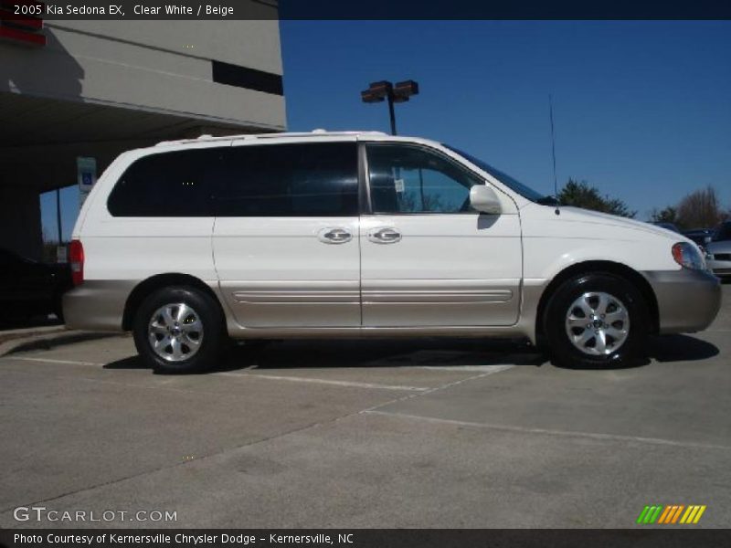 Clear White / Beige 2005 Kia Sedona EX