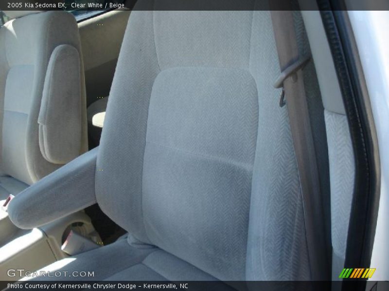 Clear White / Beige 2005 Kia Sedona EX