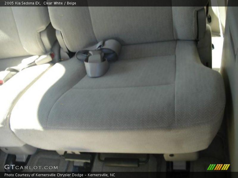 Clear White / Beige 2005 Kia Sedona EX