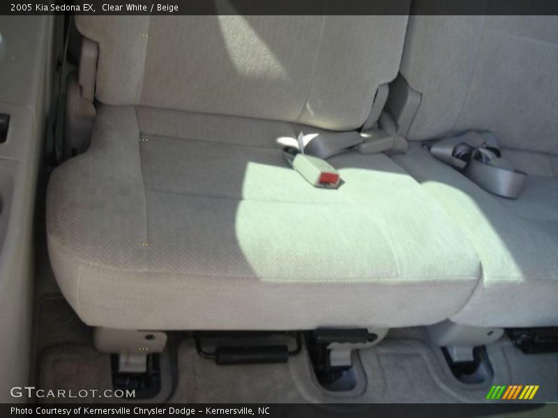 Clear White / Beige 2005 Kia Sedona EX