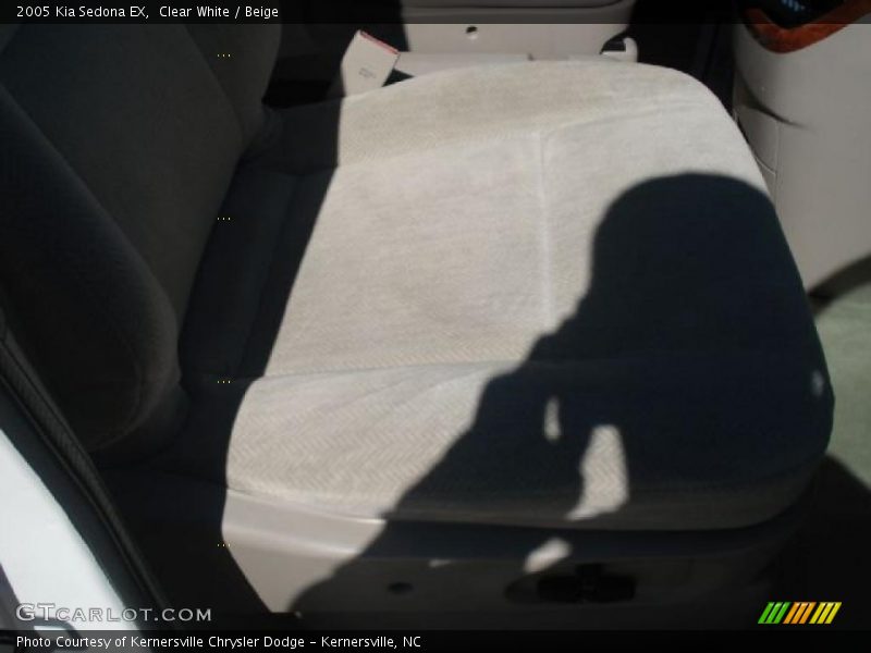 Clear White / Beige 2005 Kia Sedona EX