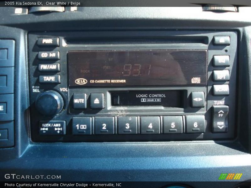 Clear White / Beige 2005 Kia Sedona EX