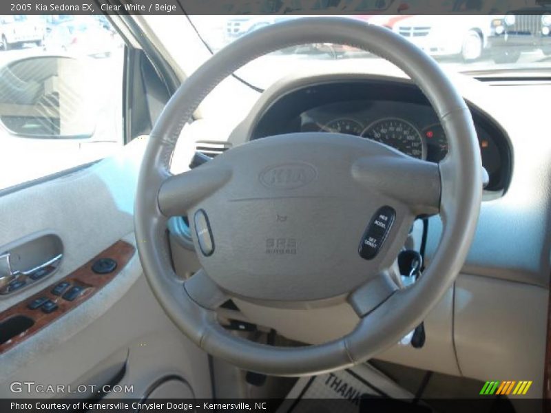 Clear White / Beige 2005 Kia Sedona EX