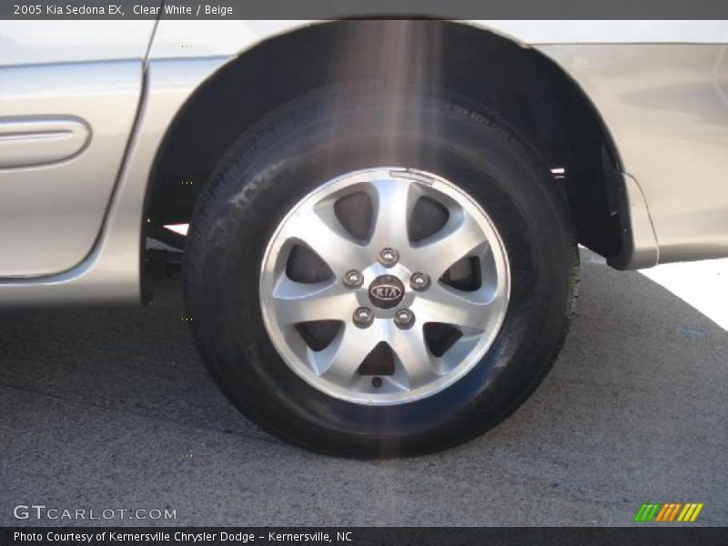 Clear White / Beige 2005 Kia Sedona EX
