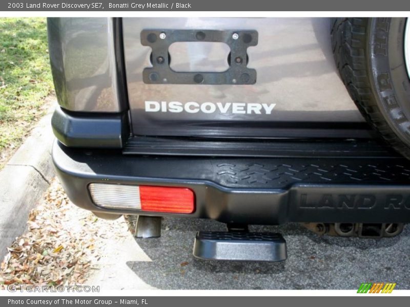 Bonatti Grey Metallic / Black 2003 Land Rover Discovery SE7