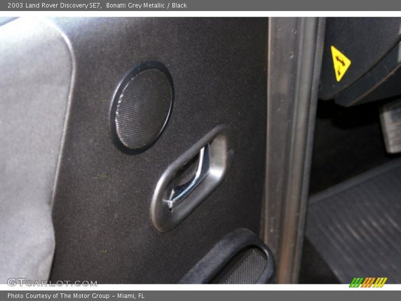 Bonatti Grey Metallic / Black 2003 Land Rover Discovery SE7