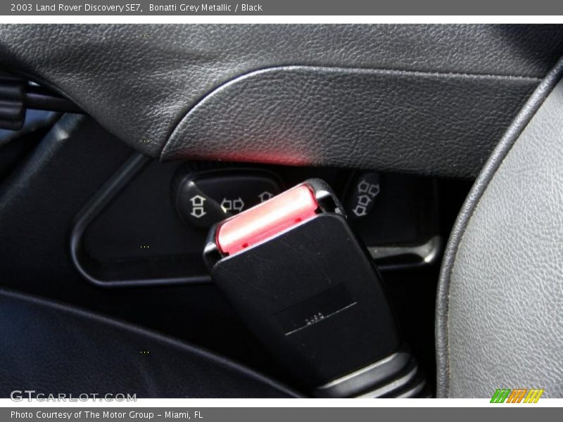 Bonatti Grey Metallic / Black 2003 Land Rover Discovery SE7
