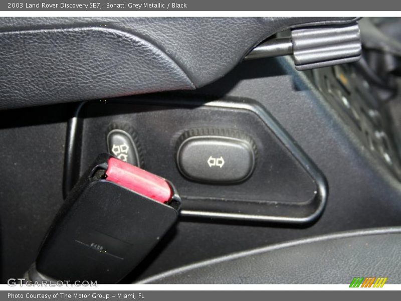 Bonatti Grey Metallic / Black 2003 Land Rover Discovery SE7