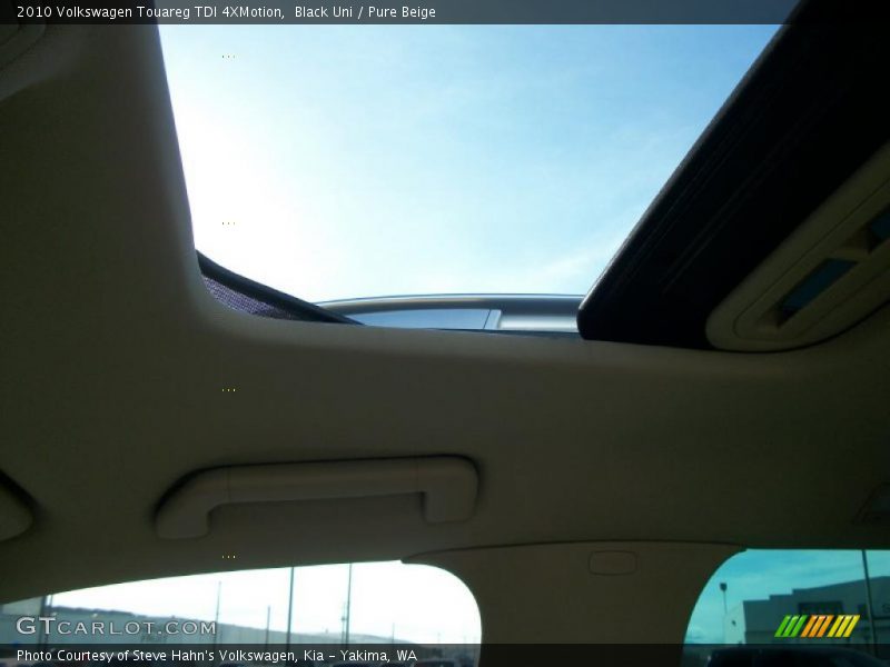 Black Uni / Pure Beige 2010 Volkswagen Touareg TDI 4XMotion