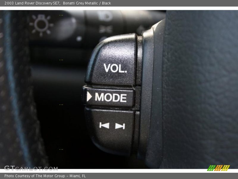 Bonatti Grey Metallic / Black 2003 Land Rover Discovery SE7