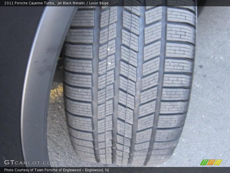 Jet Black Metallic / Luxor Beige 2011 Porsche Cayenne Turbo