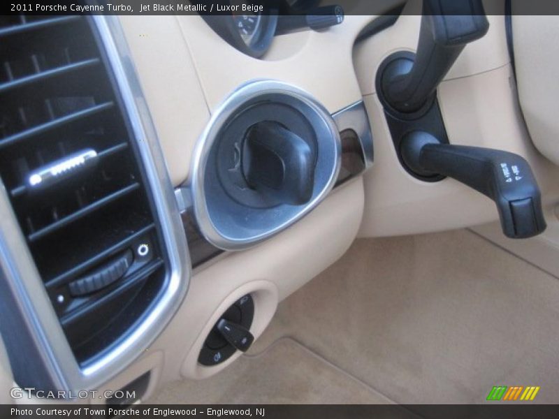 Controls of 2011 Cayenne Turbo