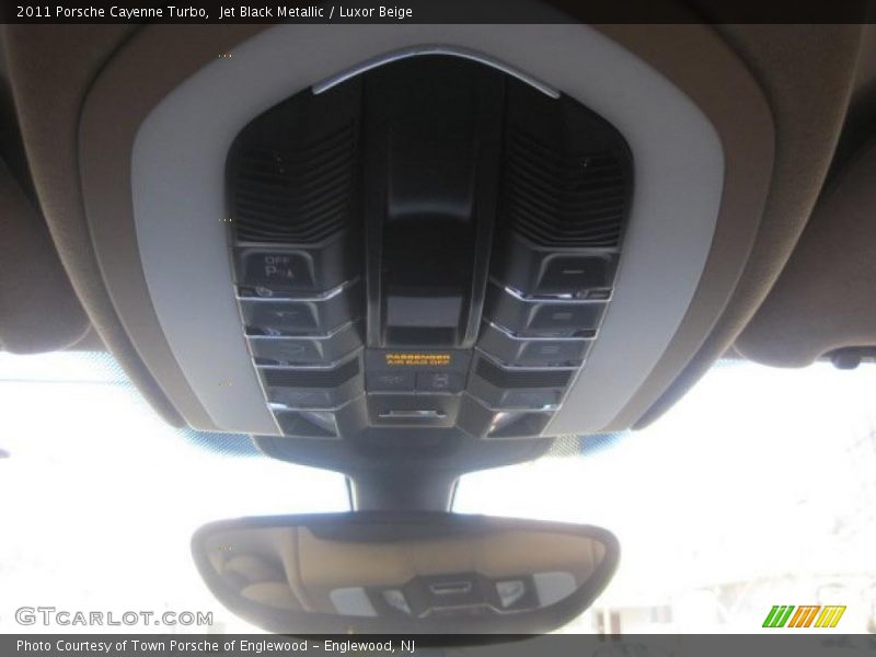 Jet Black Metallic / Luxor Beige 2011 Porsche Cayenne Turbo