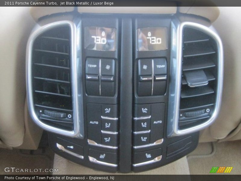 Controls of 2011 Cayenne Turbo