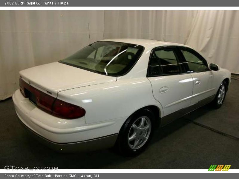 White / Taupe 2002 Buick Regal GS