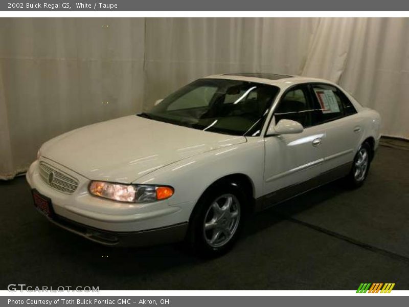 White / Taupe 2002 Buick Regal GS