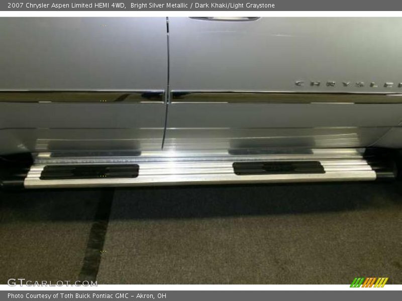 Bright Silver Metallic / Dark Khaki/Light Graystone 2007 Chrysler Aspen Limited HEMI 4WD