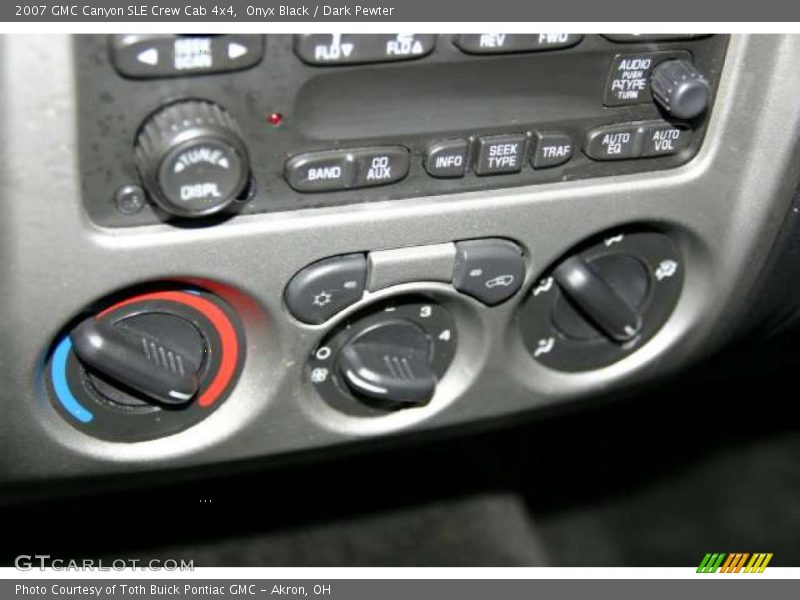 Controls of 2007 Canyon SLE Crew Cab 4x4