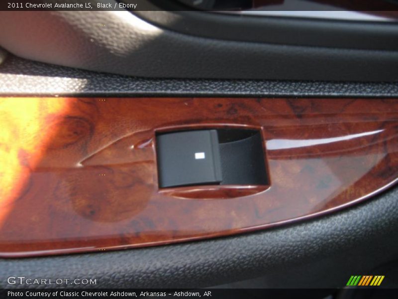 Black / Ebony 2011 Chevrolet Avalanche LS