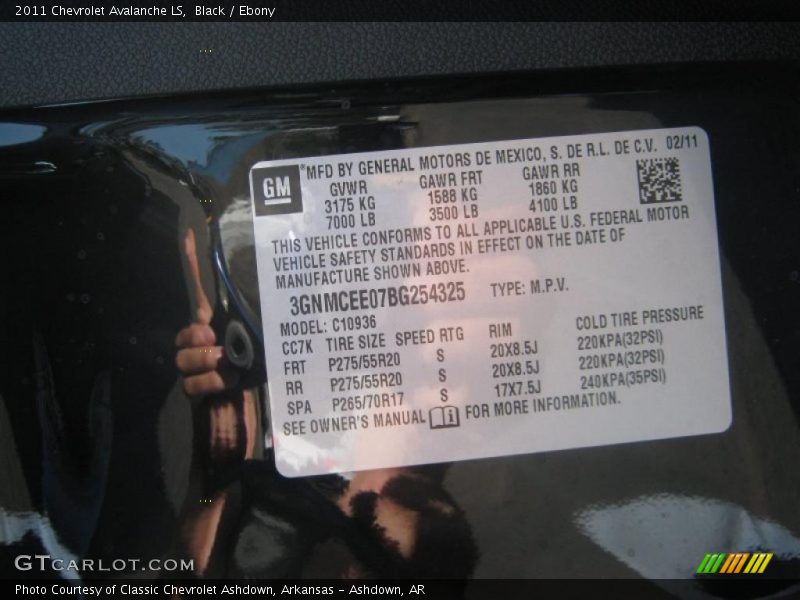 Black / Ebony 2011 Chevrolet Avalanche LS