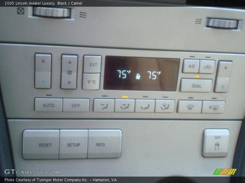 Controls of 2005 Aviator Luxury