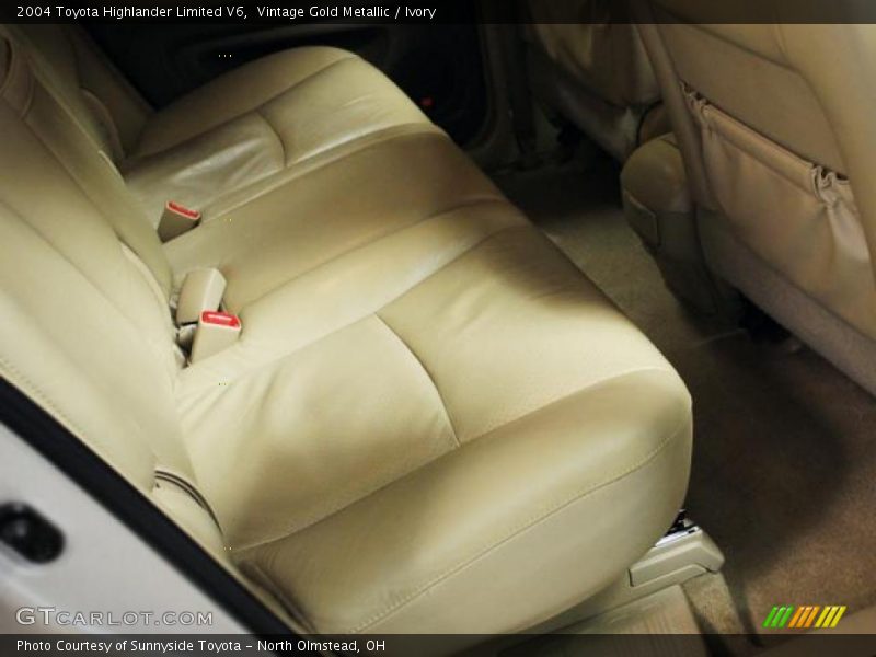 Vintage Gold Metallic / Ivory 2004 Toyota Highlander Limited V6