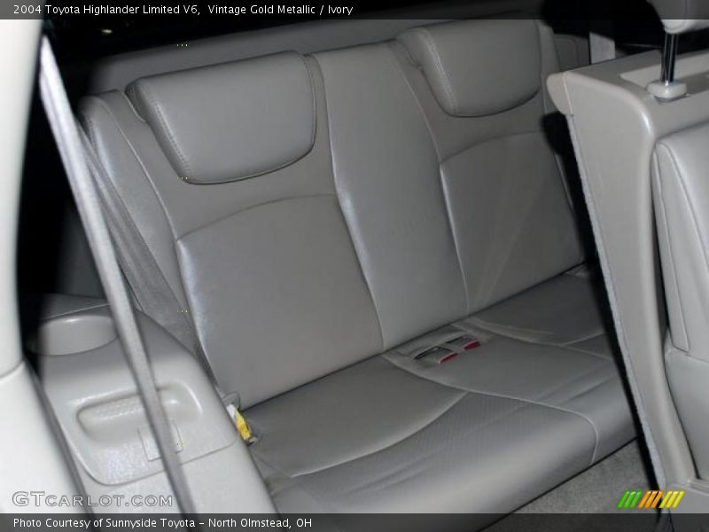 Vintage Gold Metallic / Ivory 2004 Toyota Highlander Limited V6