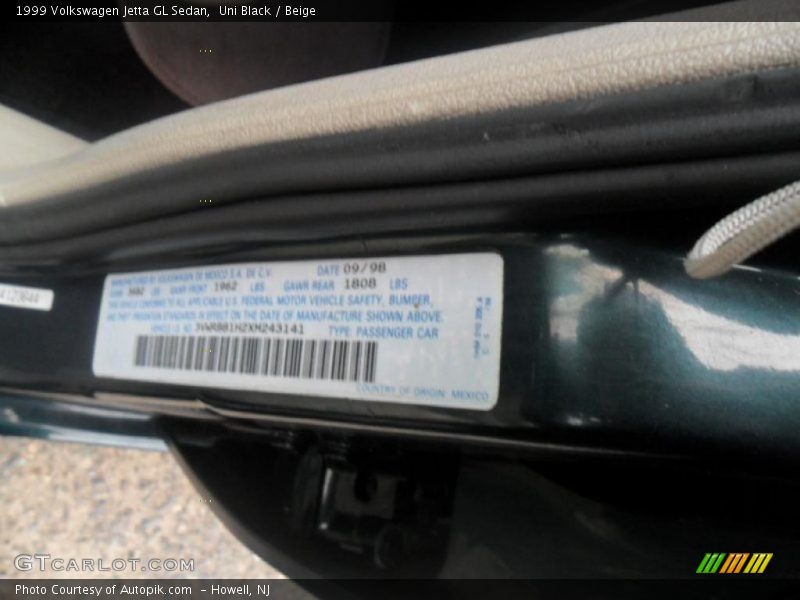 Uni Black / Beige 1999 Volkswagen Jetta GL Sedan