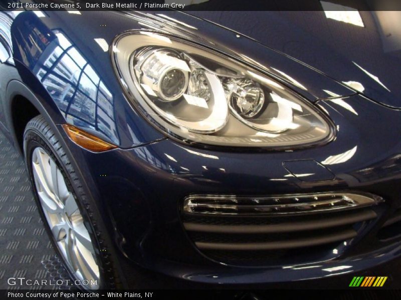 Dark Blue Metallic / Platinum Grey 2011 Porsche Cayenne S