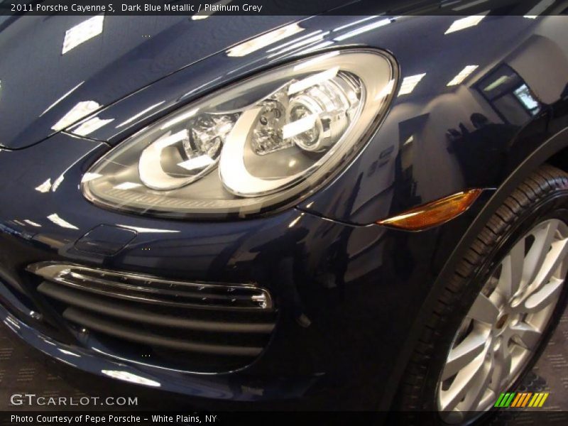 Dark Blue Metallic / Platinum Grey 2011 Porsche Cayenne S