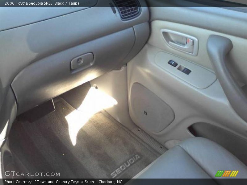 Black / Taupe 2006 Toyota Sequoia SR5