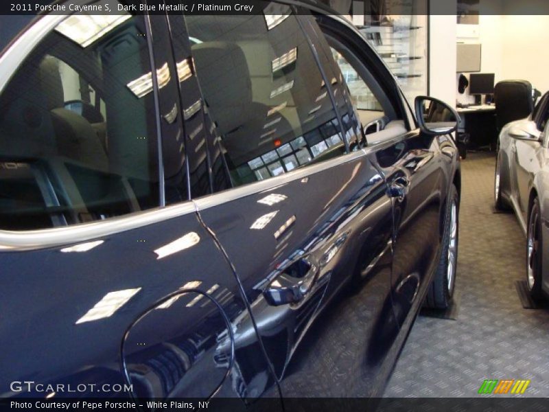 Dark Blue Metallic / Platinum Grey 2011 Porsche Cayenne S