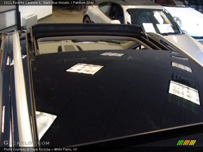 Dark Blue Metallic / Platinum Grey 2011 Porsche Cayenne S