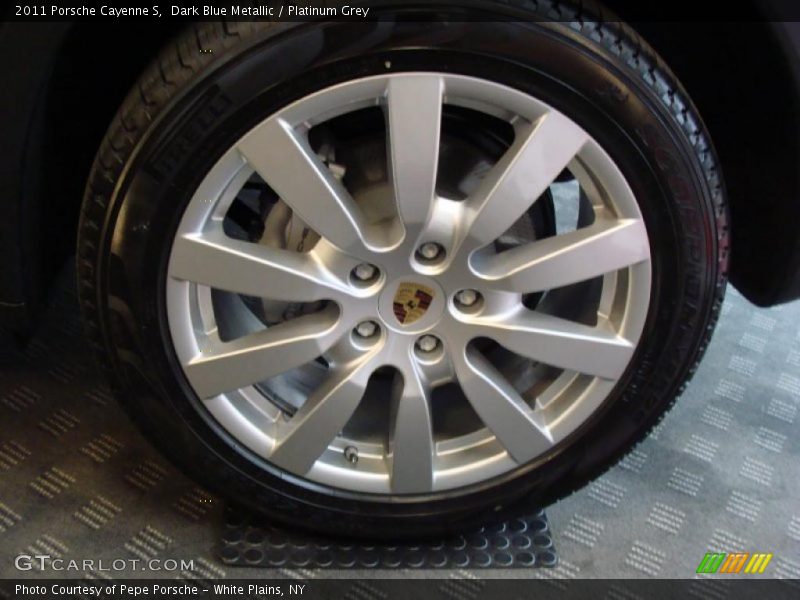 Dark Blue Metallic / Platinum Grey 2011 Porsche Cayenne S