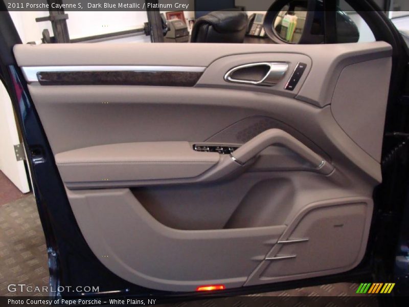 Dark Blue Metallic / Platinum Grey 2011 Porsche Cayenne S