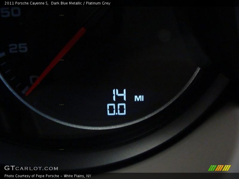 Dark Blue Metallic / Platinum Grey 2011 Porsche Cayenne S
