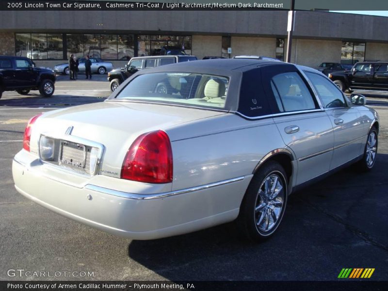 Cashmere Tri-Coat / Light Parchment/Medium Dark Parchment 2005 Lincoln Town Car Signature