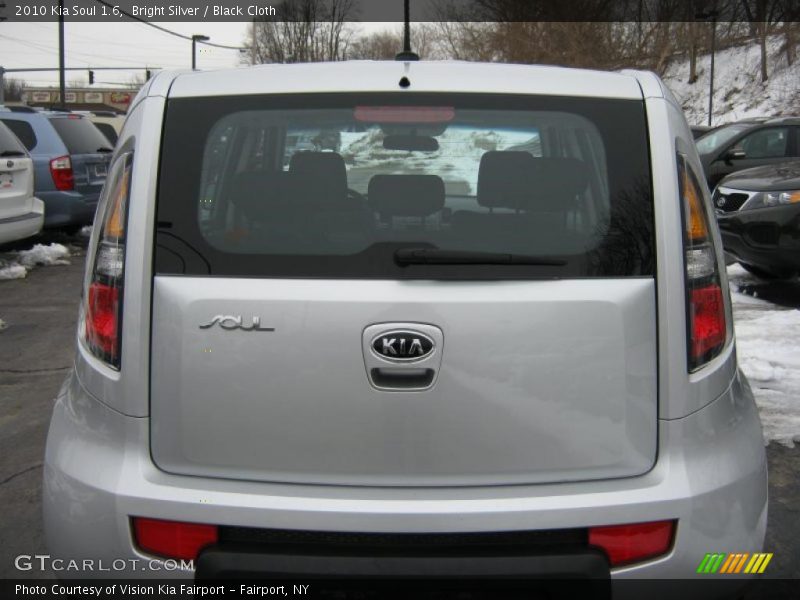 Bright Silver / Black Cloth 2010 Kia Soul 1.6
