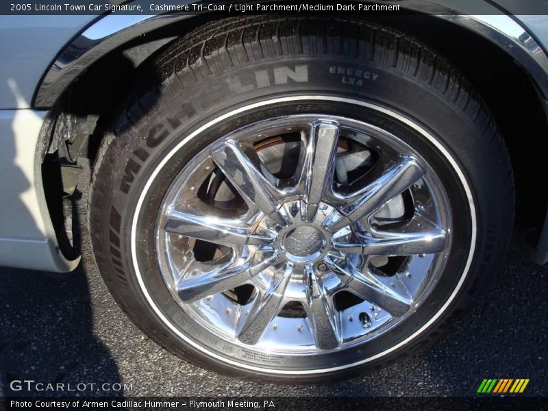 Cashmere Tri-Coat / Light Parchment/Medium Dark Parchment 2005 Lincoln Town Car Signature