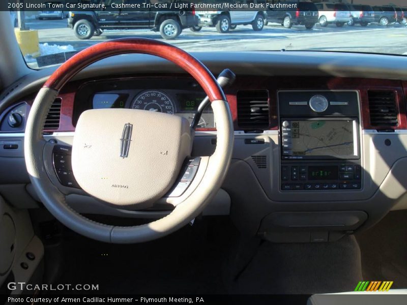 Cashmere Tri-Coat / Light Parchment/Medium Dark Parchment 2005 Lincoln Town Car Signature