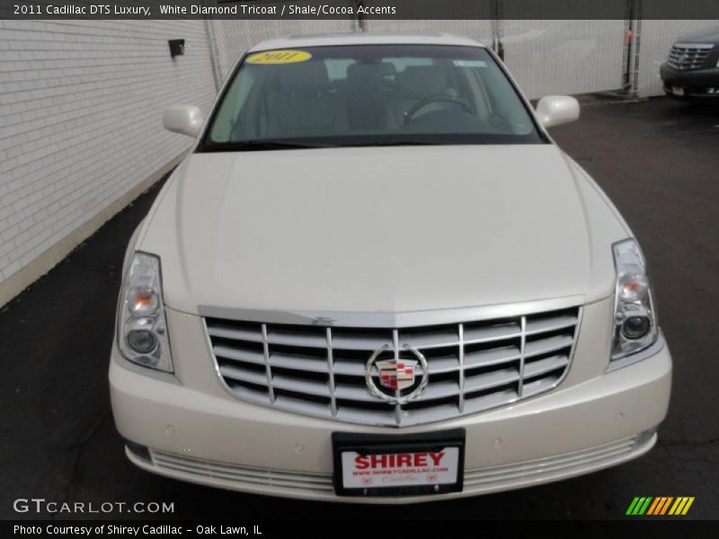 White Diamond Tricoat / Shale/Cocoa Accents 2011 Cadillac DTS Luxury