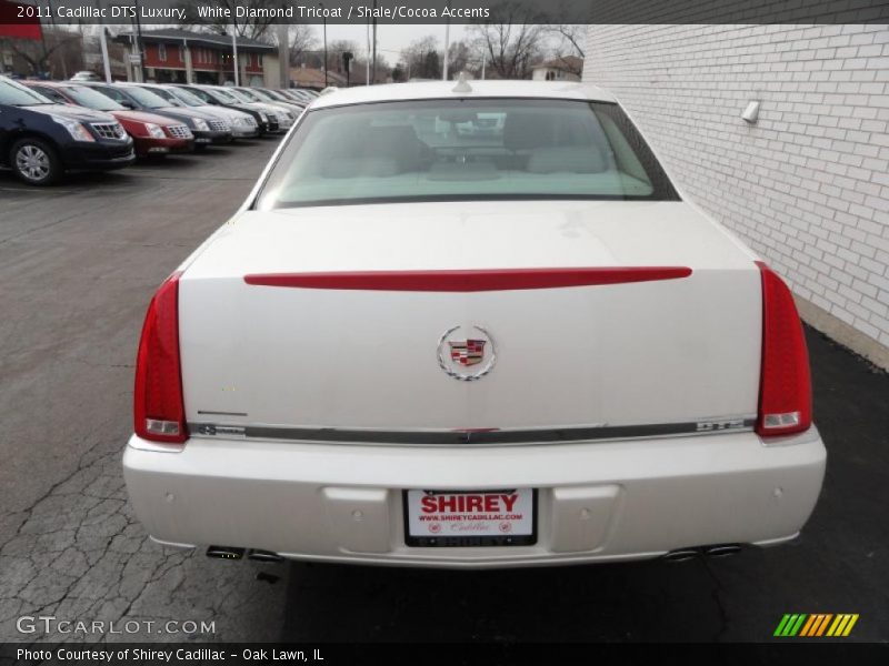 White Diamond Tricoat / Shale/Cocoa Accents 2011 Cadillac DTS Luxury