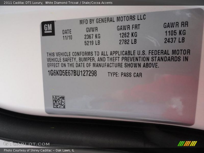 White Diamond Tricoat / Shale/Cocoa Accents 2011 Cadillac DTS Luxury